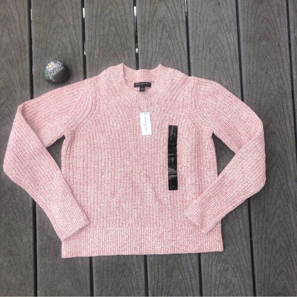 Banana Republic Pale Pink Sweater - Picture 1 of 6